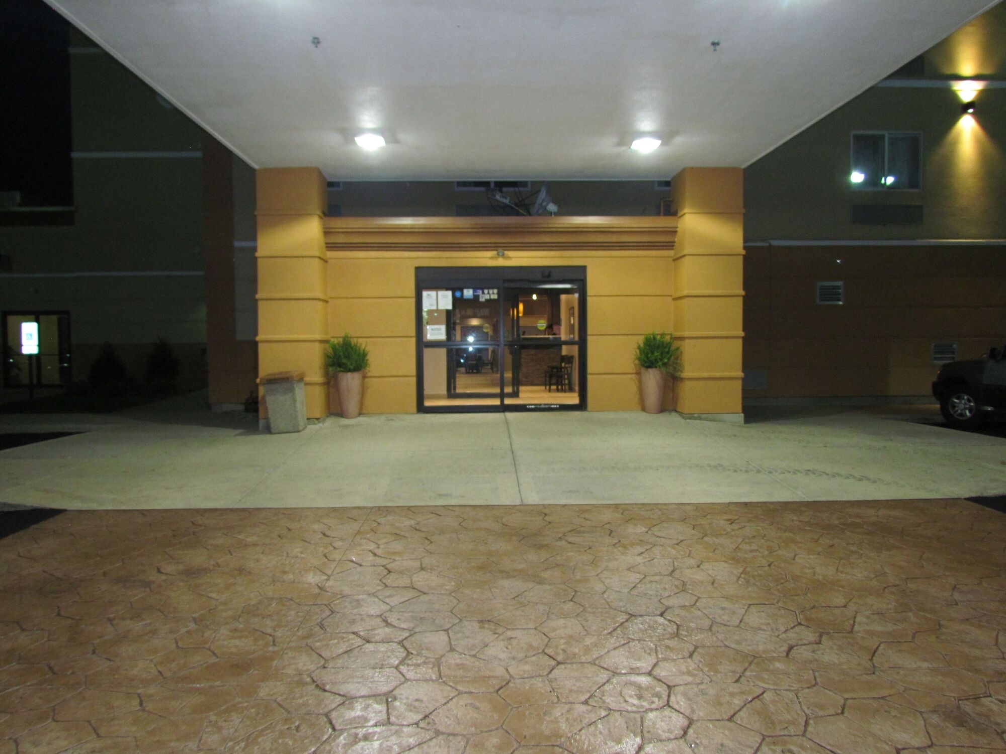 รามาดา บาย วินด์แฮม เกลนเดลไฮต์/ลอมบาร์ด Hotel Glendale Heights ภายนอก รูปภาพ